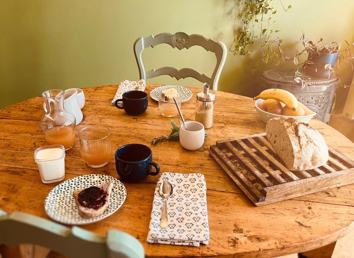 Le Repaire De La Reveuse Bed and Breakfast Saint-Frajou Exteriör bild