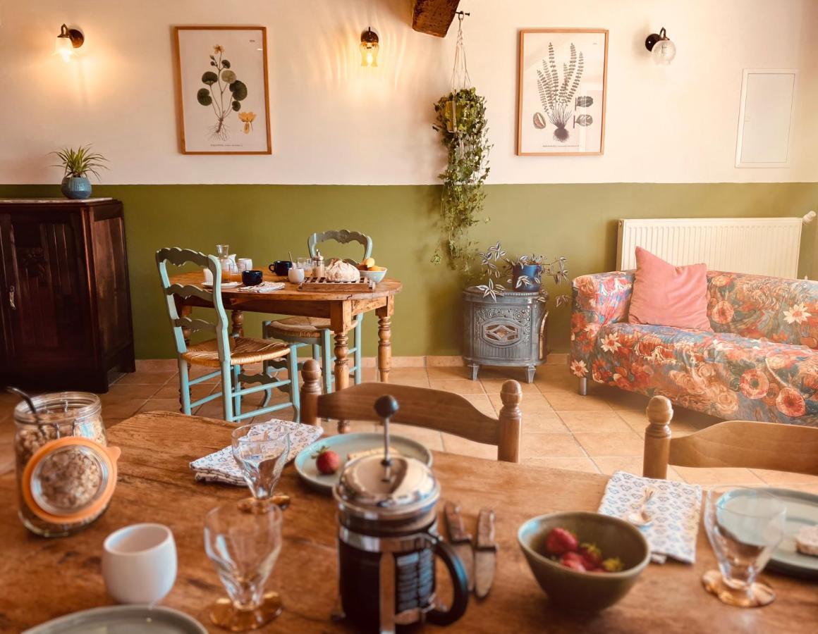 Le Repaire De La Reveuse Bed and Breakfast Saint-Frajou Exteriör bild