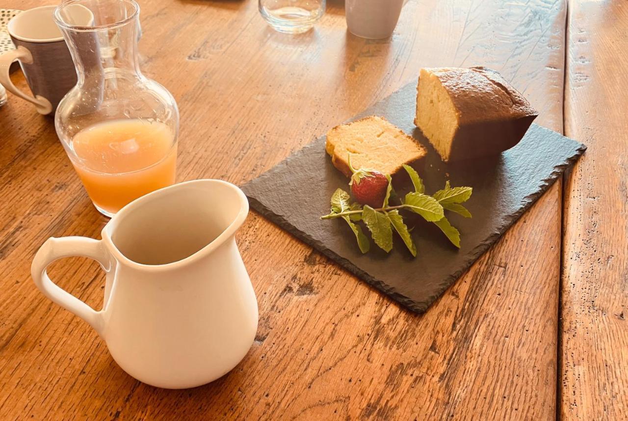 Le Repaire De La Reveuse Bed and Breakfast Saint-Frajou Exteriör bild